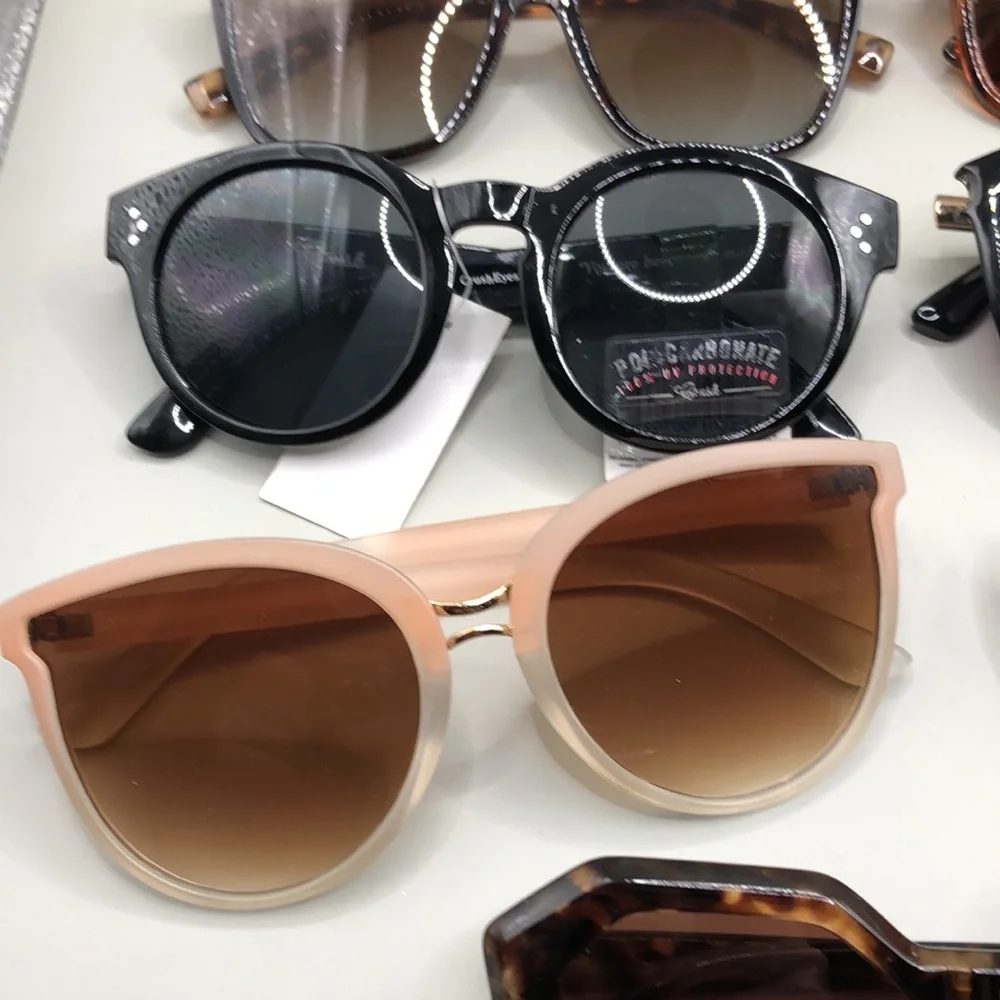 Curated bundle 9 trendy fashion sunglasses variety of brands and styles. - Picture 3 of 16